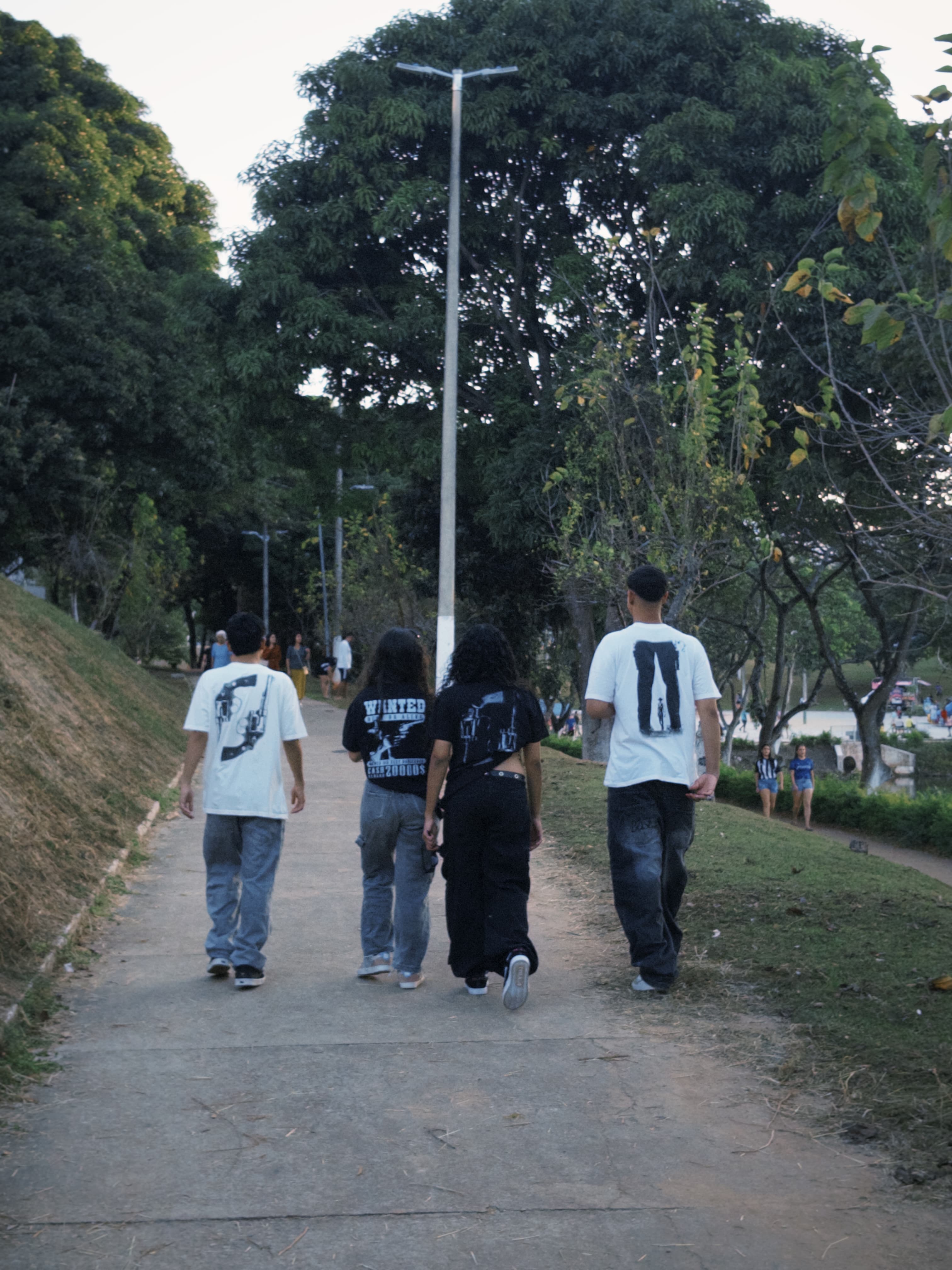 ambiente escuro com projeção de luz